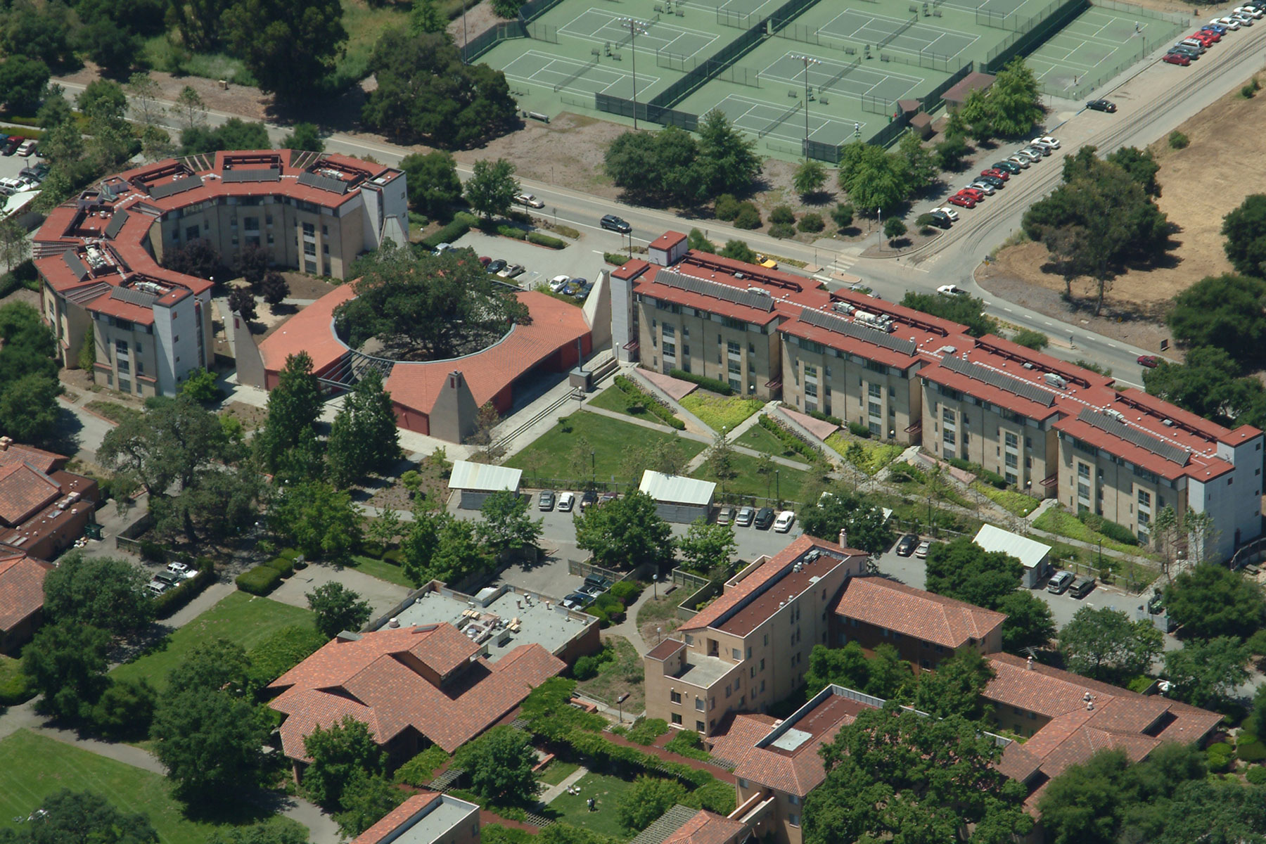 The Richard W. Lyman Graduate Residences at Stanford University in the Bay Area are shaped around the landscape to connect the students to the natural world.