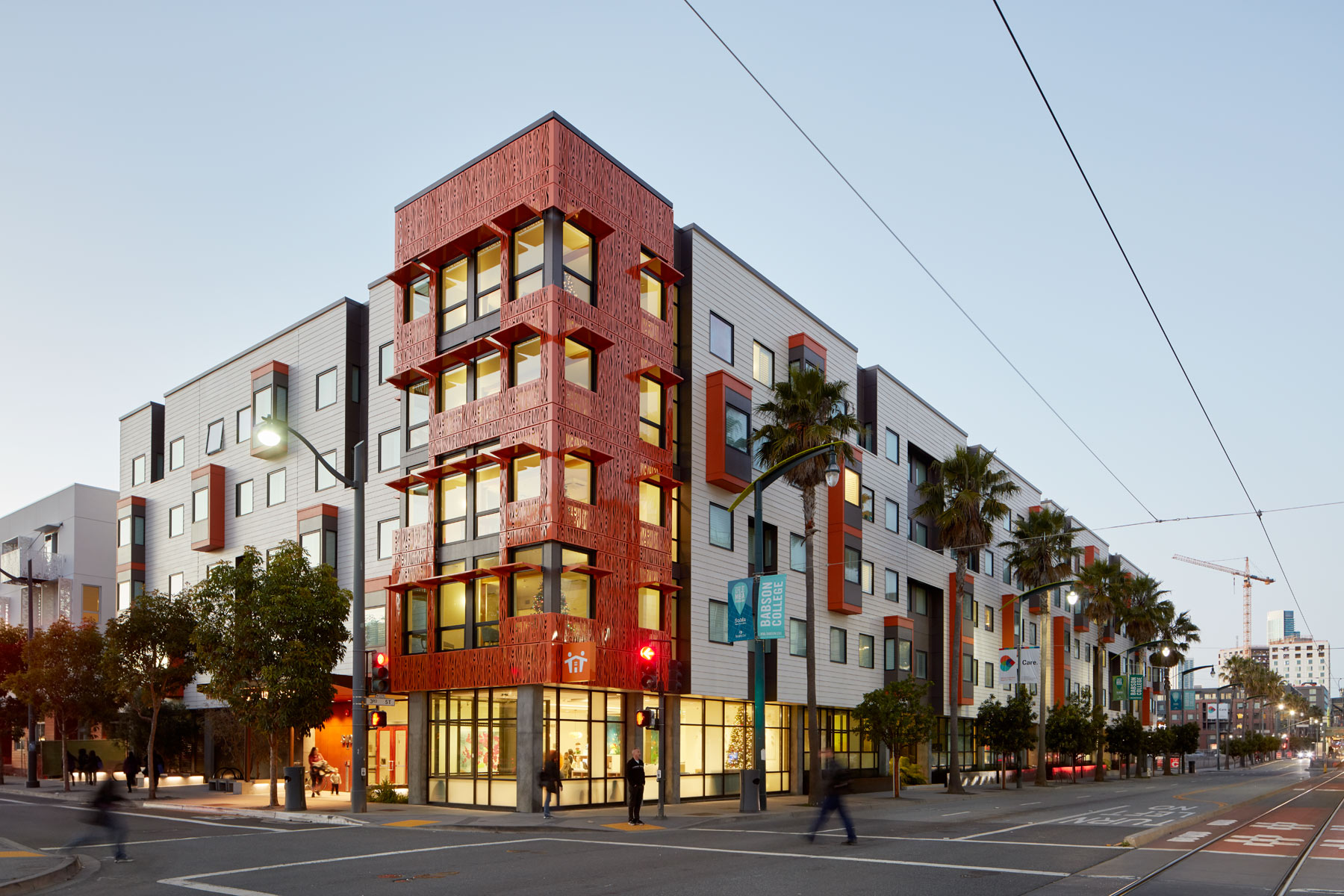 The Nancy and Stephen Grand Family House is a LEED Platinum certified home that provides a comforting, supportive, and sustainably healthy environment for families whose children are being treated at the nearby UC San Francisco Benioff Children’s Hospital.